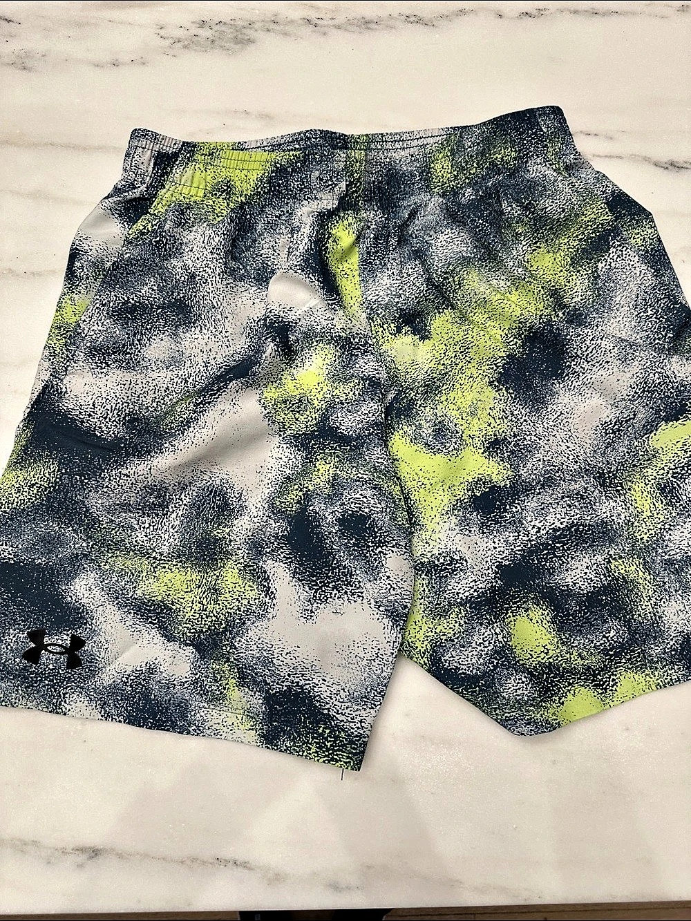 Under Armour boys youth large Abstract Athletic Shorts in Blue & Green. Like new